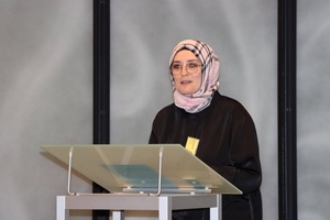 Zehranur Manzak, Co-Leiterin der Jugendbildungsstätte Unterfranken, bei ihrem Eröffnungsvortrag